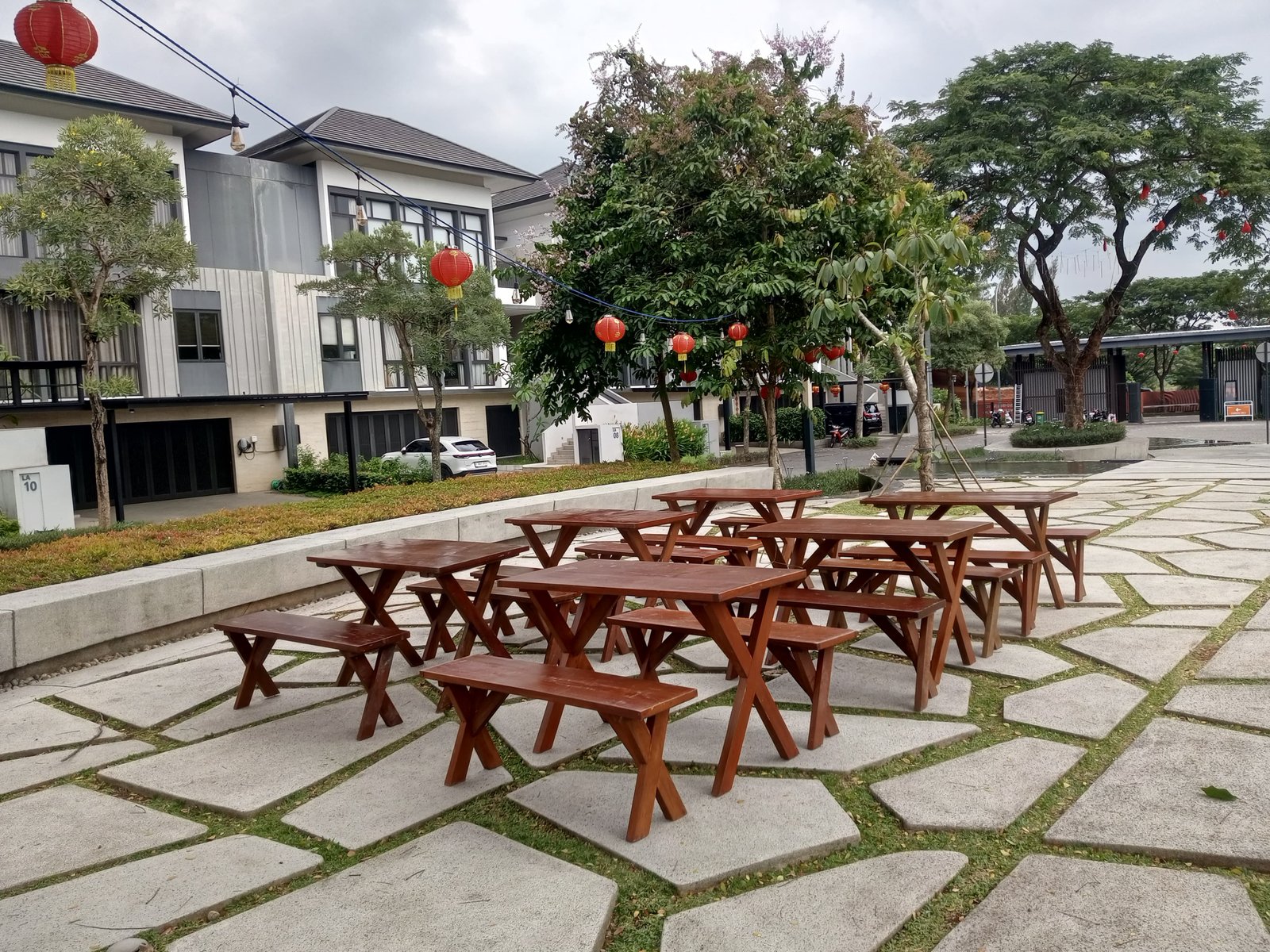Sewa Meja Modern untuk Pesta dan Acara Outdoor